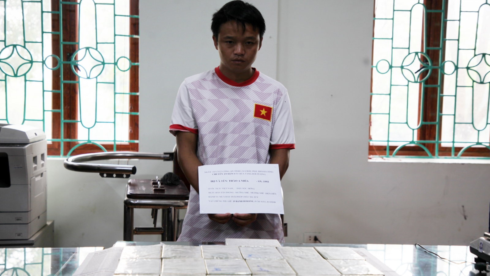 Người đàn ông bị bắt cùng 19 bánh heroin