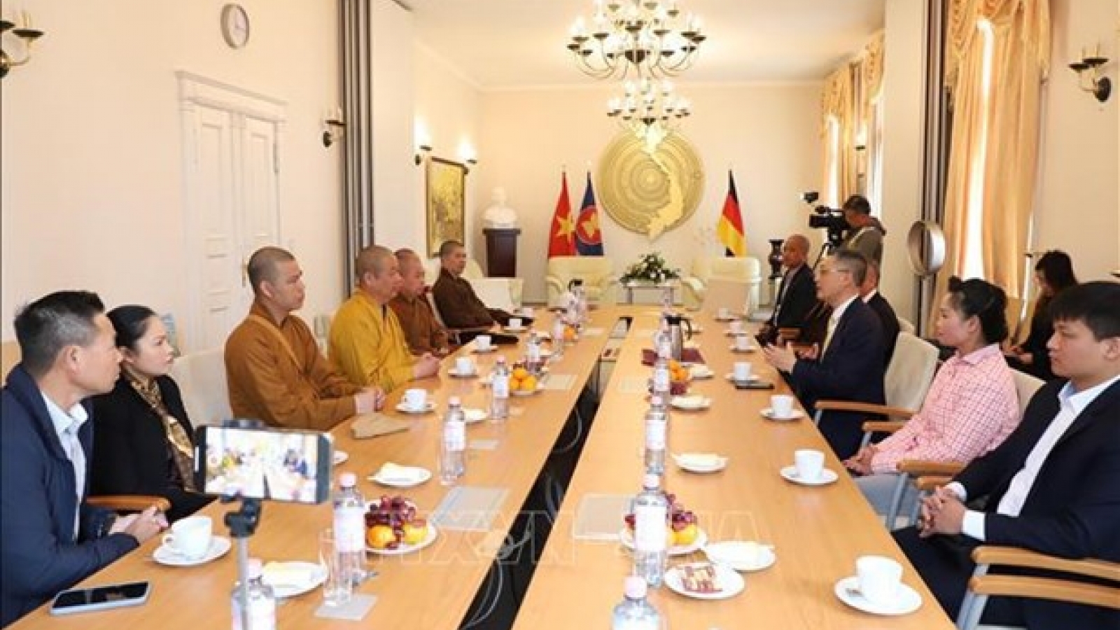 Vietnam Buddhist Sangha official visits Germany