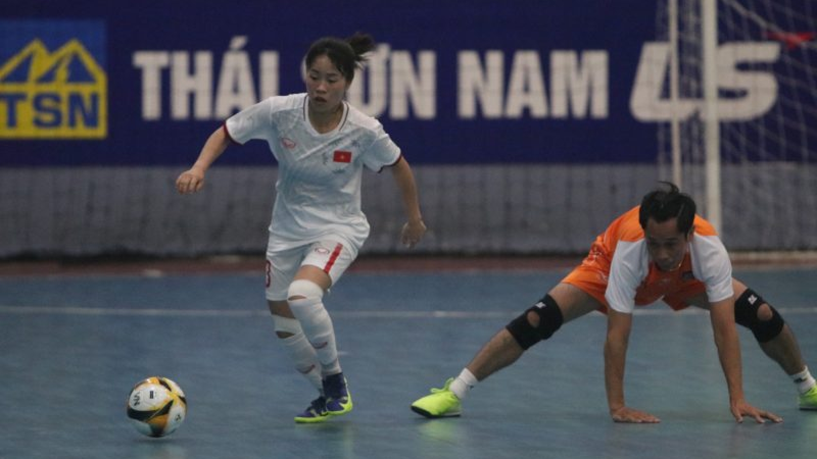 Quyết giành HCV SEA Games 31, ĐT Futsal nữ Việt Nam tập huấn ở địa điểm đặc biệt 