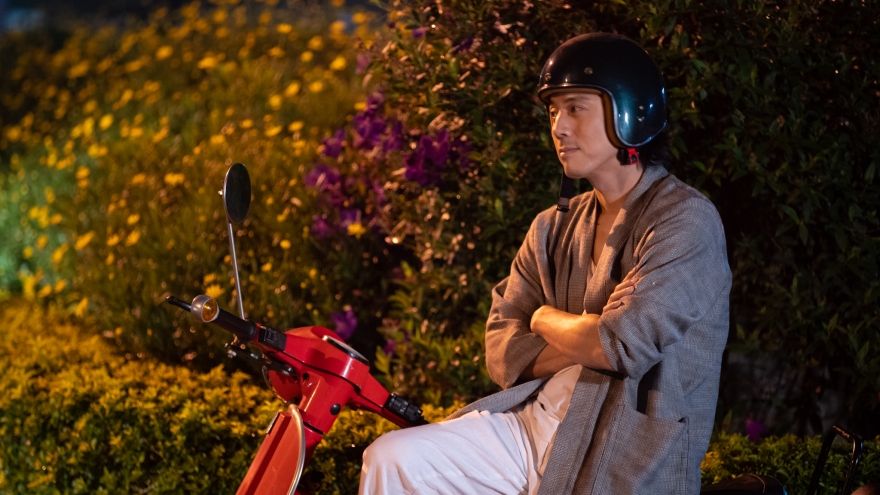 Tài tử "Giày thủy tinh" chật vật tập chạy xe máy khi đóng phim với Lý Nhã Kỳ