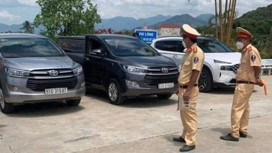 Tạm giữ 1 trong 2 xe ô tô cùng biển số bị phát hiện ở Bình Thuận