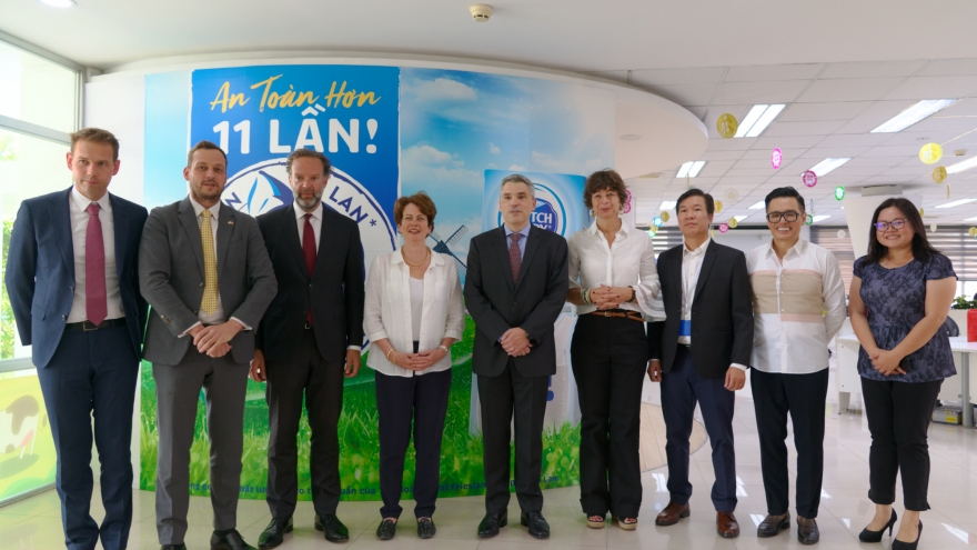 Thứ trưởng Hà Lan ghi nhận những thành tích của FrieslandCampina Việt Nam