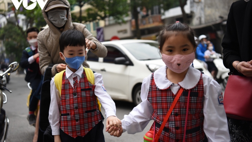 Hàng triệu học sinh Hà Nội hân hoan trở lại trường sau dịch