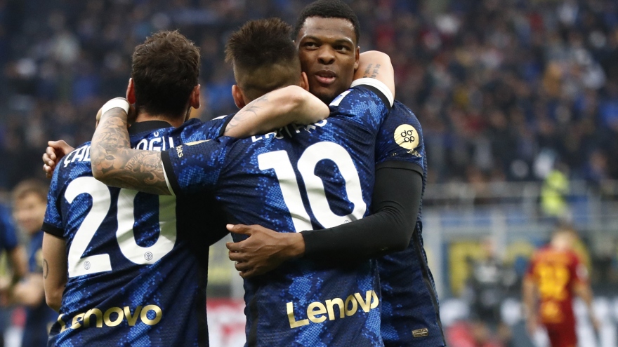 Thắng ấn tượng trước AS Roma, Inter Milan chiếm ưu thế đua vô địch Serie A 