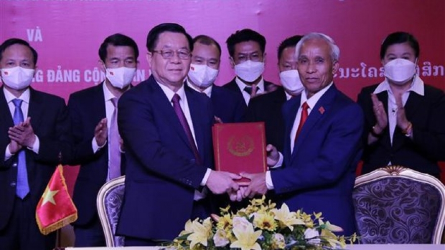 Vietnam, Laos step up Party cooperation