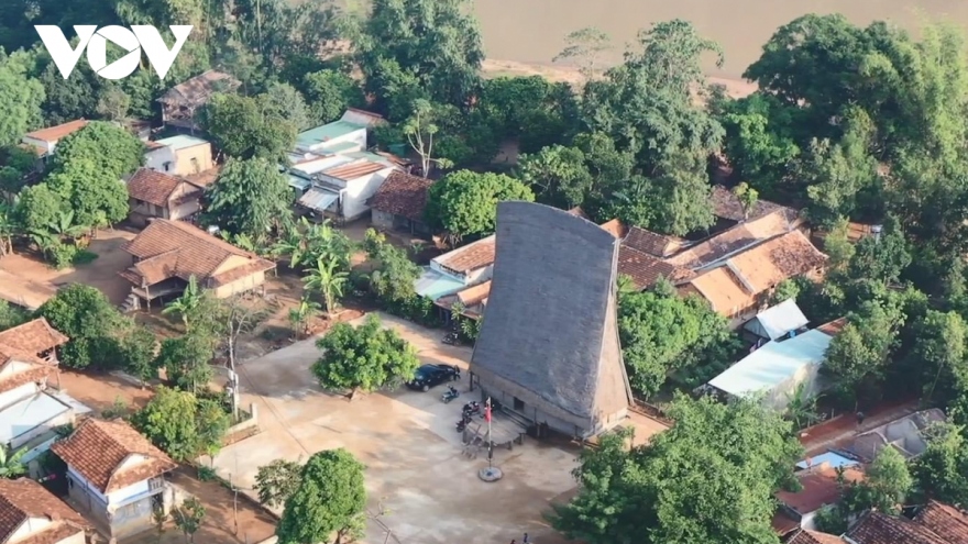 Kon Tum bay khinh khí cầu cỡ lớn chào đón du khách