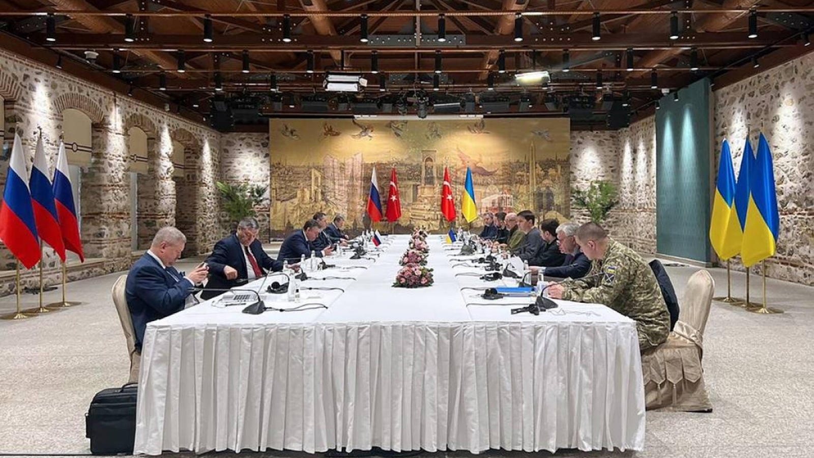 Điện Kremlin: Đàm phán với Ukraine không dễ dàng nhưng Nga sẽ tiếp tục 