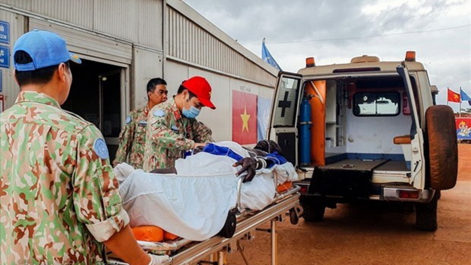 Vietnamese peacekeepers in South Sudan successfully give first aid to stroke patient
