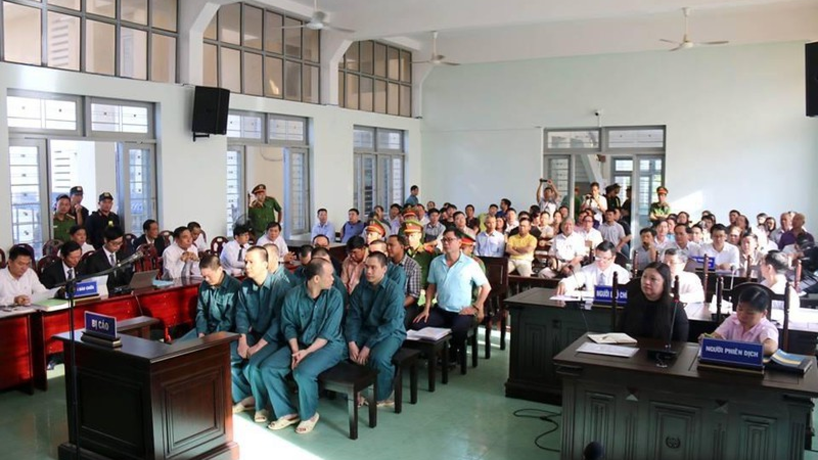 Truy tố đối tượng cầm đầu đường dây buôn lậu xăng dầu, giá trị trên 2.034 tỷ đồng.