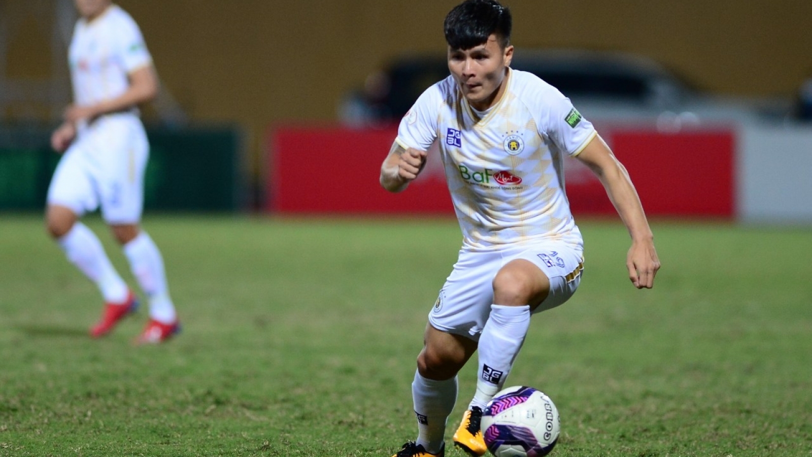 HLV Hà Nội FC muốn thay thế vị trí của Quang Hải bằng ngoại binh