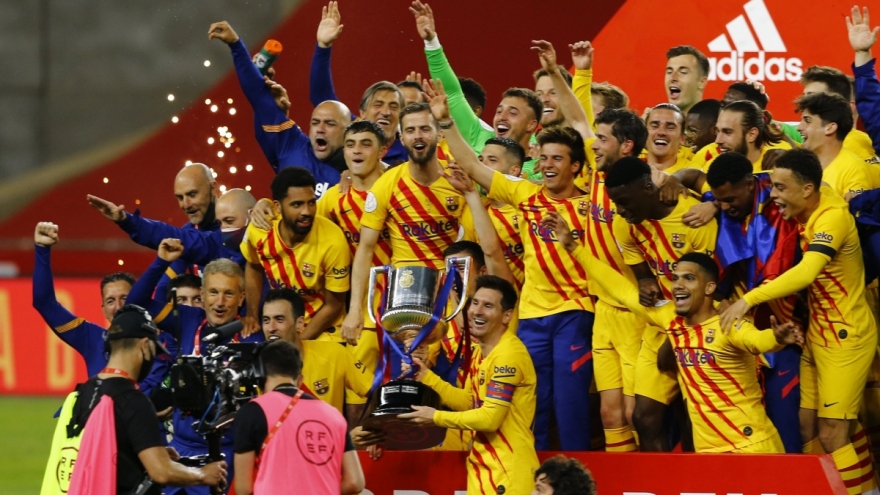 Ngày này năm xưa: Messi có danh hiệu cuối cùng với Barca