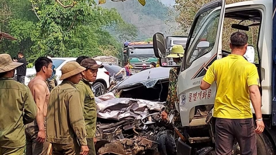 Tai nạn trên Quốc lộ 6 làm 3 người thương vong