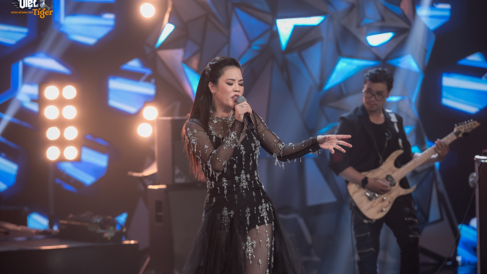 Thu Phương, Bức Tường, Microwave làm khách mời Gala Rock Việt