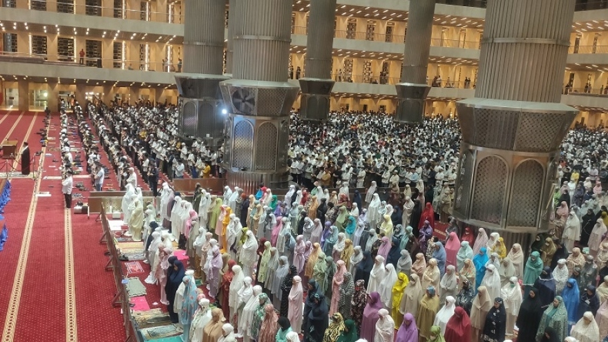 237 triệu tín đồ Hồi giáo Indonesia bắt đầu tháng nhịn ăn Ramadan