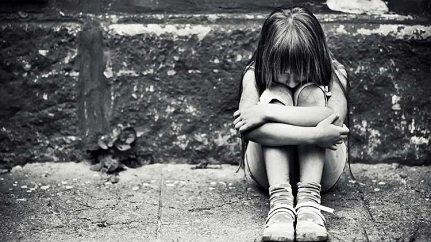 Cha mẹ làm gì để giúp con vượt qua trầm cảm ở tuổi học đường?