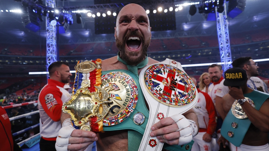 Tyson Fury giải nghệ sau khi thắng Dillian Whyte để bảo vệ đai WBC