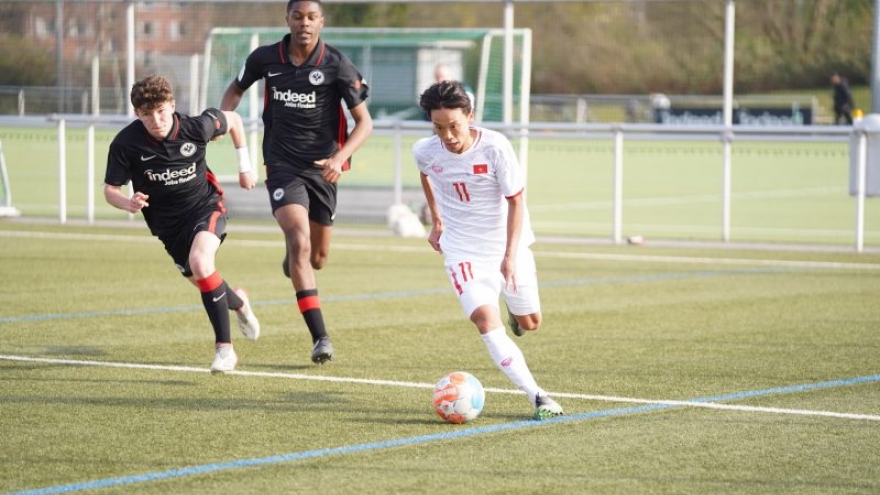 U17 Việt Nam học tập lối chơi “đặc sản” của Eintracht Frankfurt