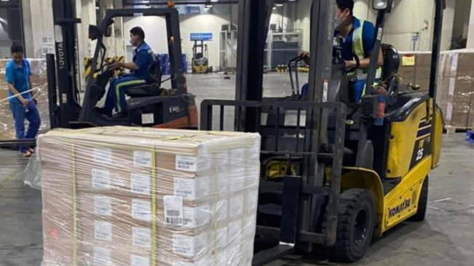 Australian-funded COVID-19 vaccines for children arrives in Vietnam