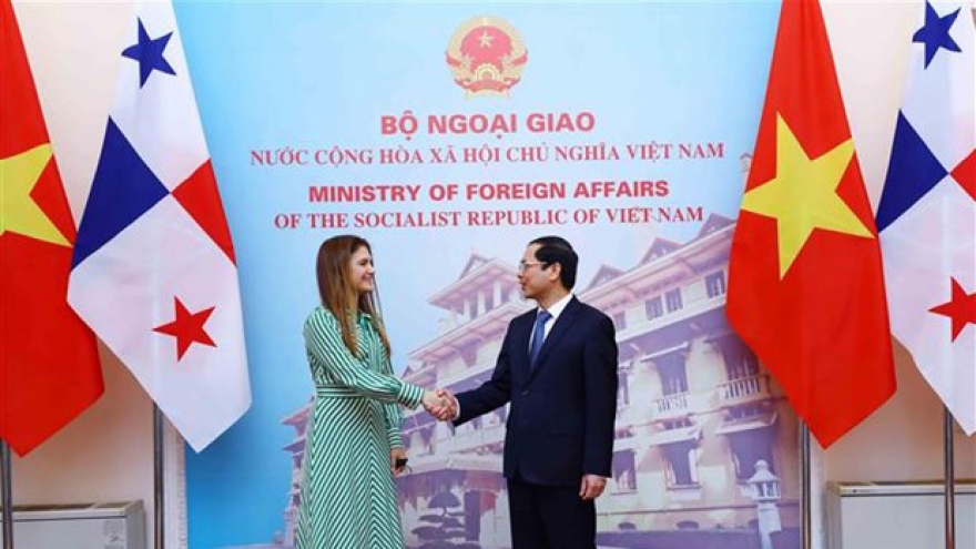 Vietnam, Panama seek to deepen all-round partnership