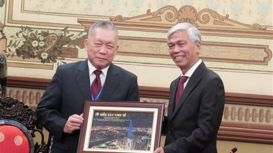 HCM City's leader meets with Director of Asia Competitiveness Institute