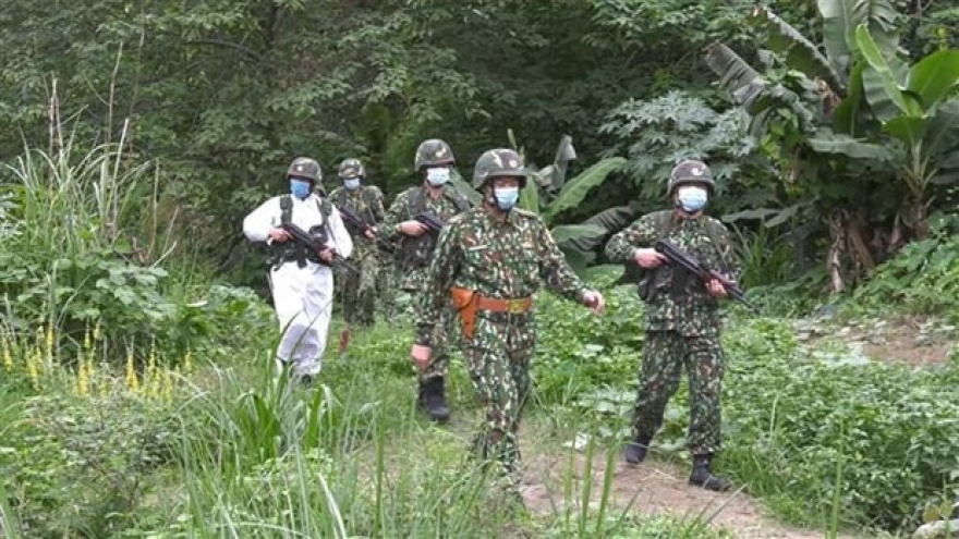 Vietnamese, Chinese border guards conduct joint patrols