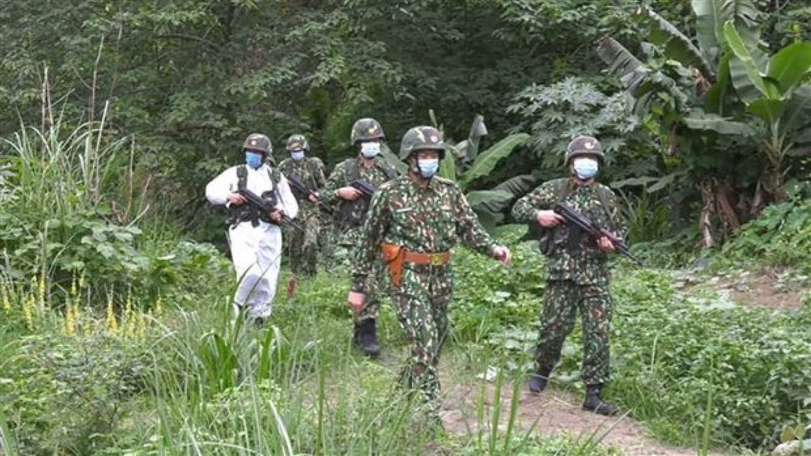 Vietnamese, Chinese border guards conduct joint patrols