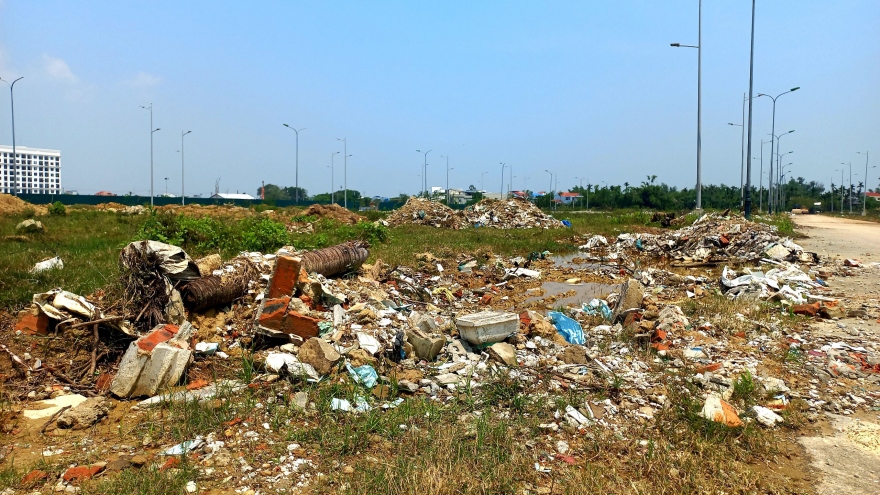 Rác thải gây ô nhiễm nhiều tuyến phố ở Thừa Thiên Huế