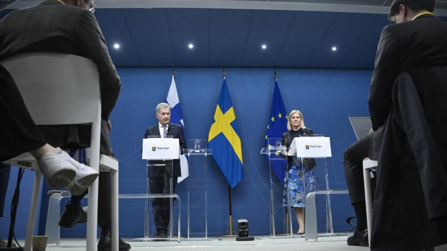 Thụy Điển và Phần Lan chính thức nộp đơn xin gia nhập NATO