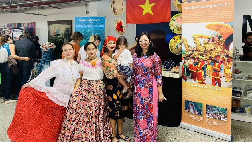 Vietnamese handicrafts and traditional cuisine introduced in Brazil