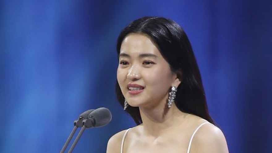 Kim Tae Ri thắng giải Baeksang 2022 với vai diễn trong "25,21"