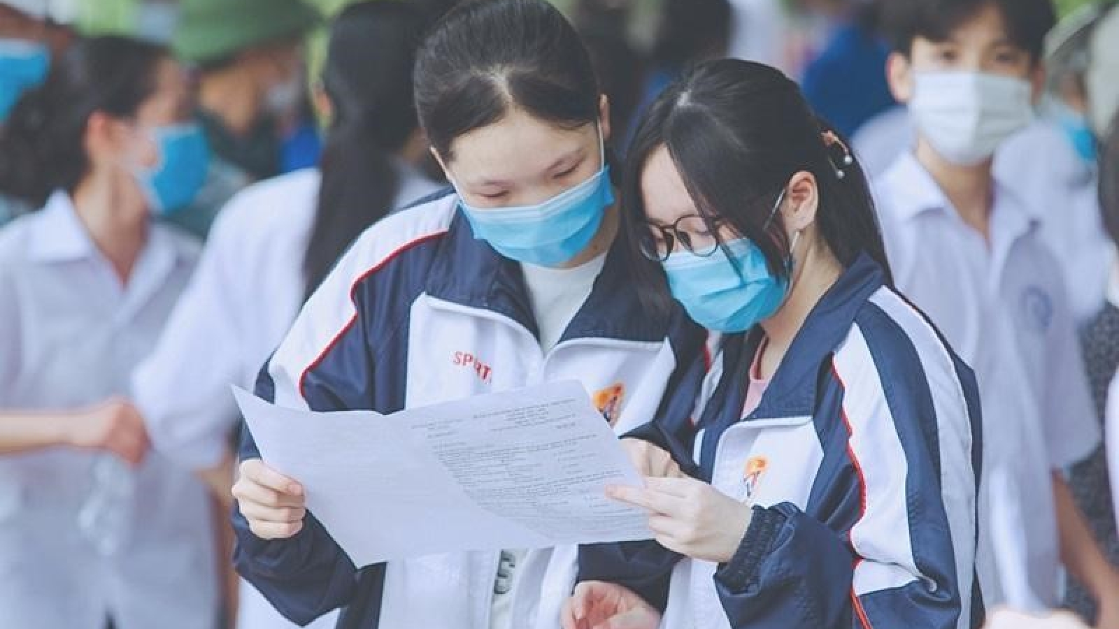 Tự tin vượt vũ môn cùng bộ sách Hướng dẫn ôn thi tốt nghiệp THPT năm 2021-2022 