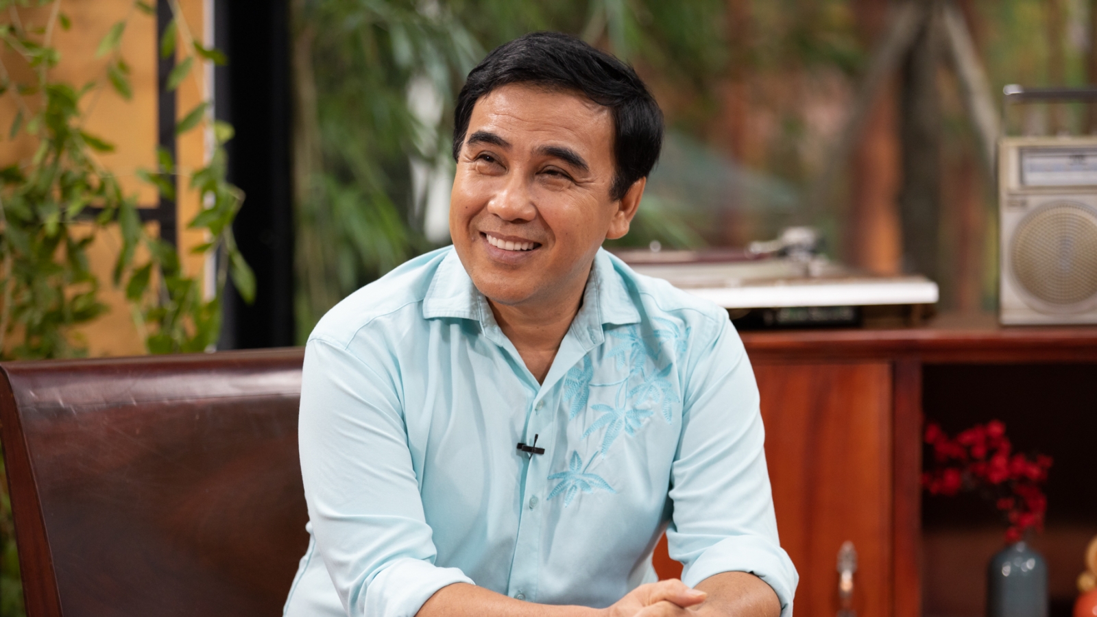 Chuyện showbiz: Quyền Linh từng bị 30 người lao vào đánh “sứt đầu mẻ trán” khi đóng phim
