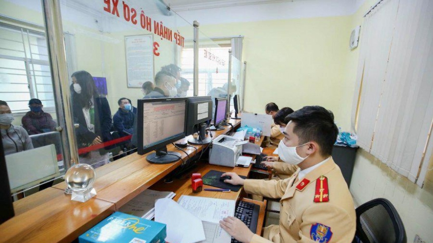 Ngày đầu thực hiện đăng ký xe máy tại công an xã ở Hà Nội