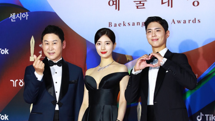 Suzy, Kim Tae Ri, YoonA,...và dàn sao Hàn lộng lẫy trên thảm đỏ Baeksang 2022