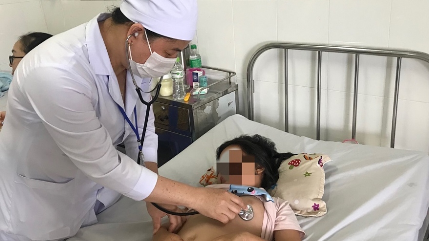 Bé 8 tuổi mắc bệnh Kawasaki ở Ninh Thuận được điều trị kịp thời