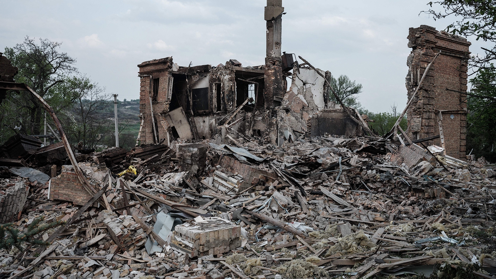 Tổng thống Zelensky: Tình hình tại Donbass cực kỳ khó khăn