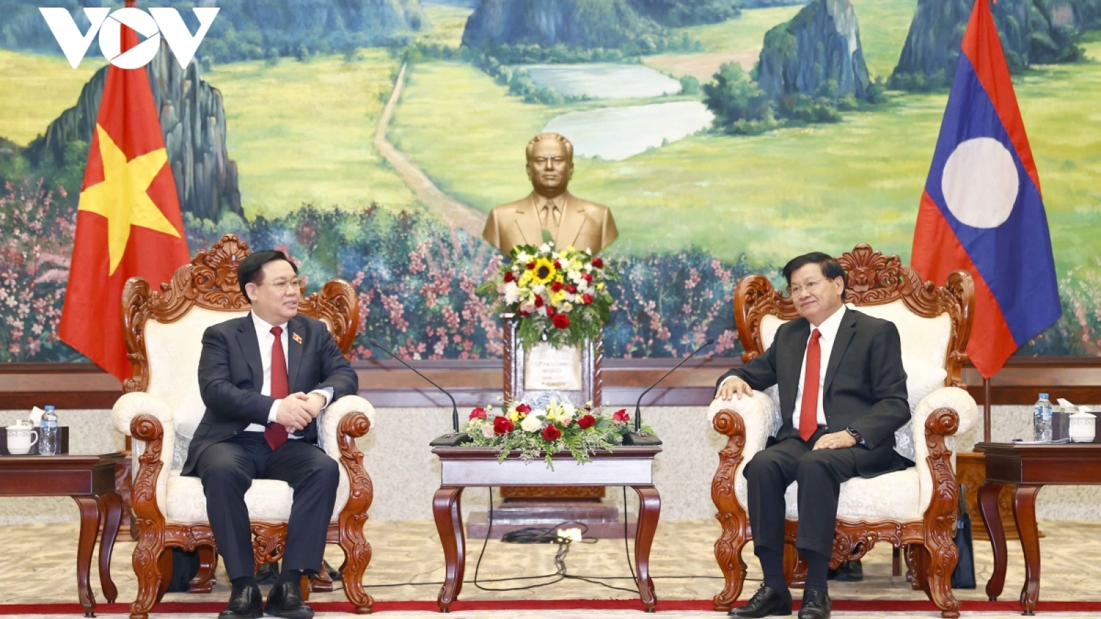Leaders upbeat about flourishing Vietnam-Laos relations