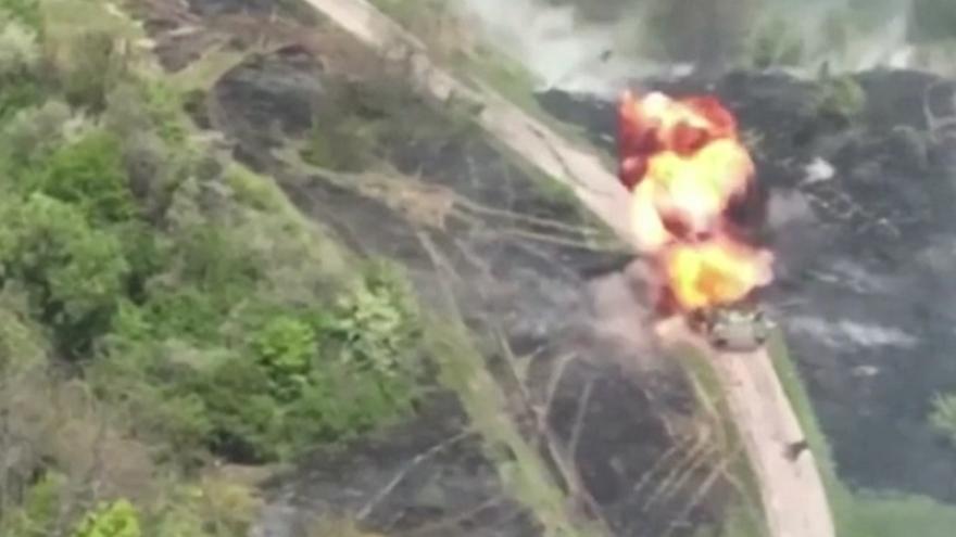 Quân đội Ukraine công bố video phá hủy xe tăng đối phương bằng tên lửa Thụy Điển