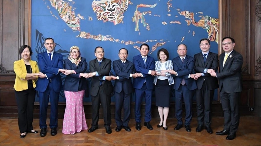 Việt Nam dự họp Ủy ban ASEAN tại Paris