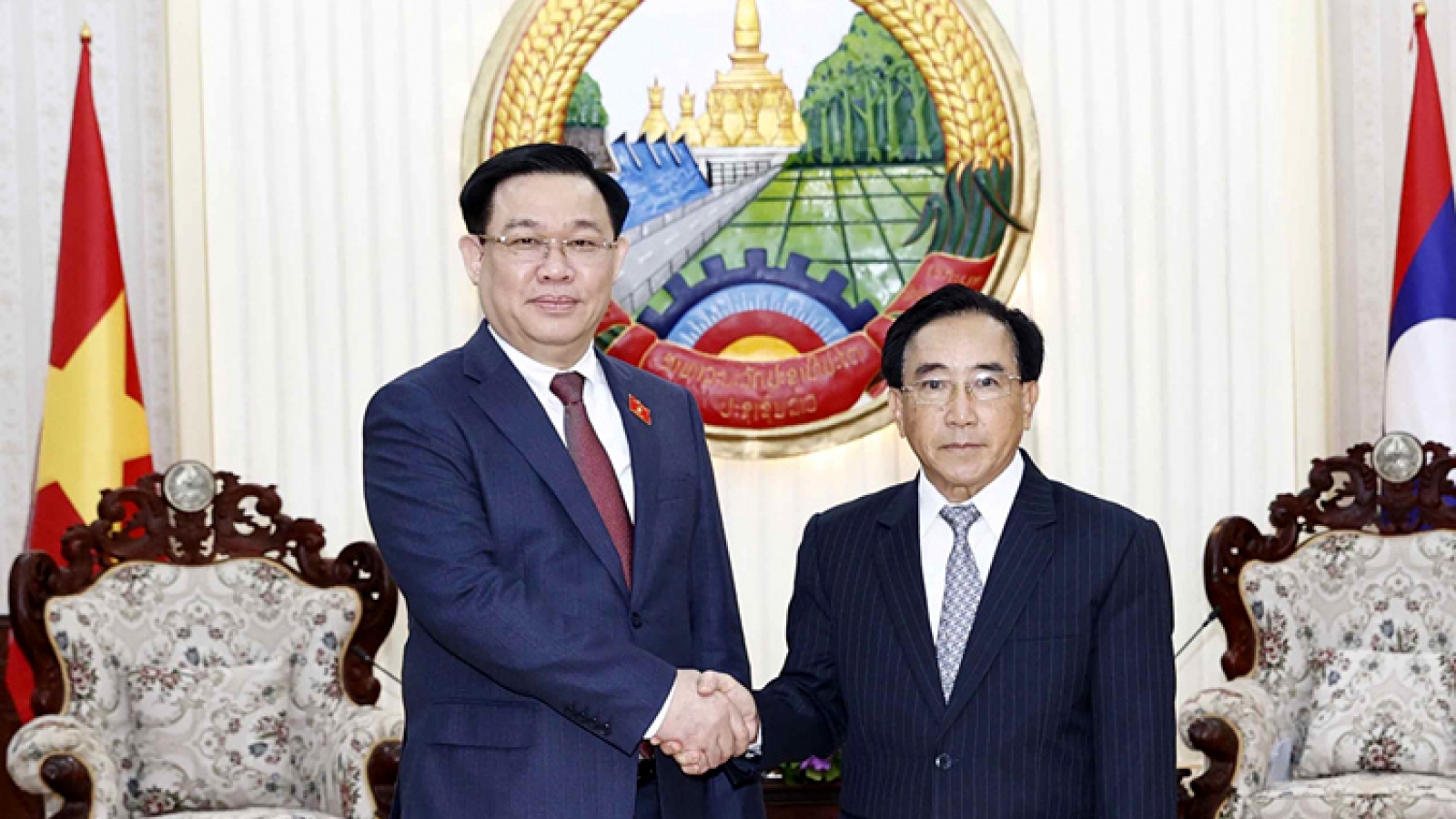 Lao PM welcomes top Vietnamese legislator in Vientiane 