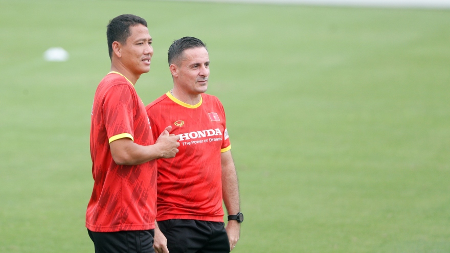 Nguyễn Anh Đức ghi điểm khi làm trợ lý cho HLV Park Hang Seo