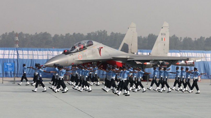 Cách tiếp cận 3 mũi của Ấn Độ khi nguồn cung vũ khí từ Nga gặp khó