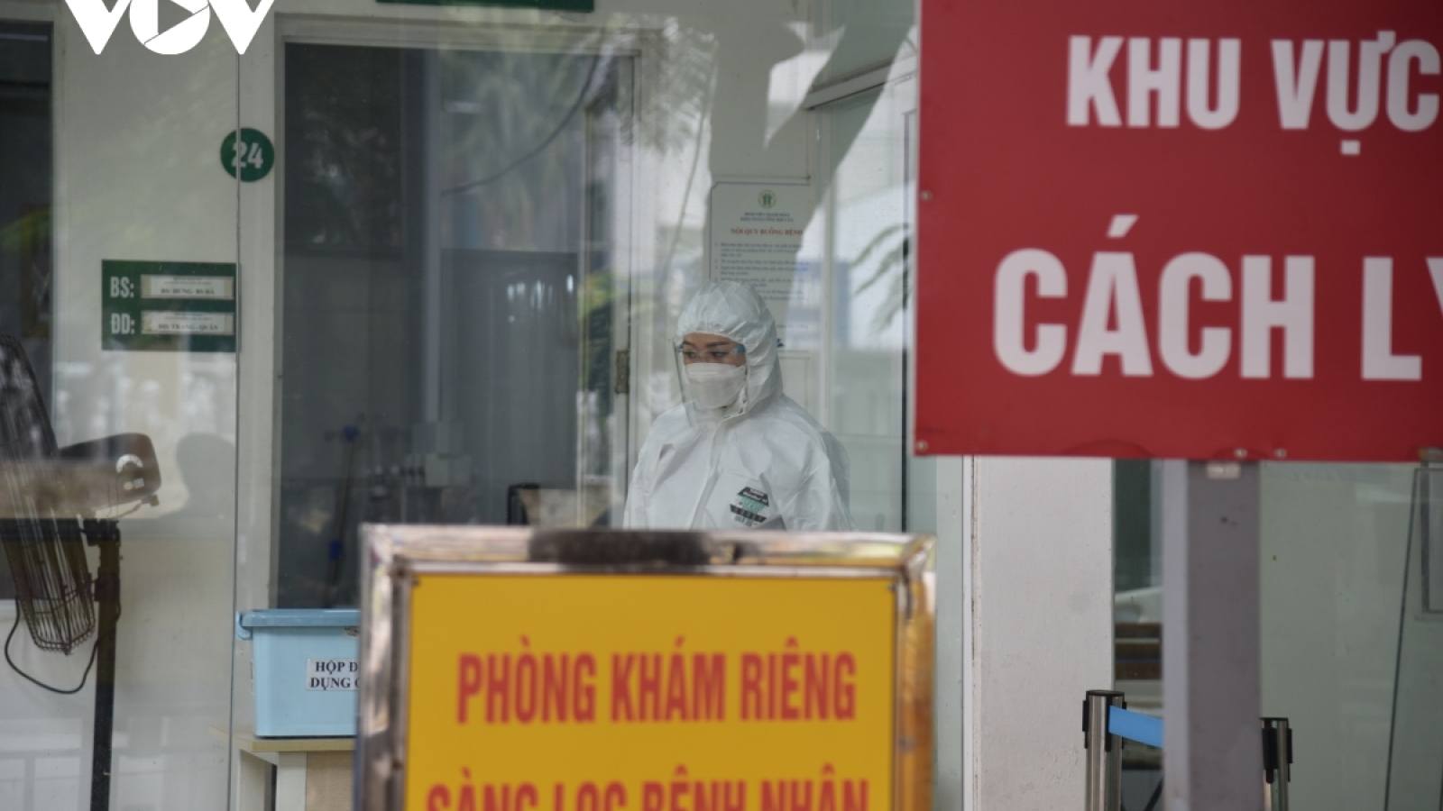 Daily COVID-19 infections drop as 14 million receive vaccine passports 