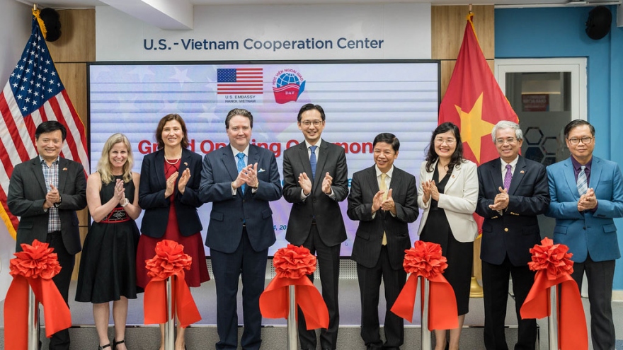 US-Vietnam Cooperation Center debuts in Hanoi