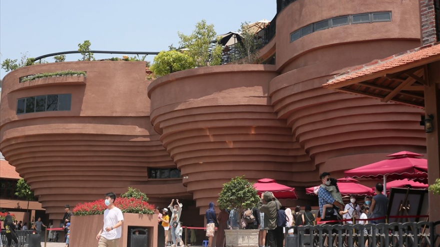 Unique ceramics museum in Hanoi attracts visitors