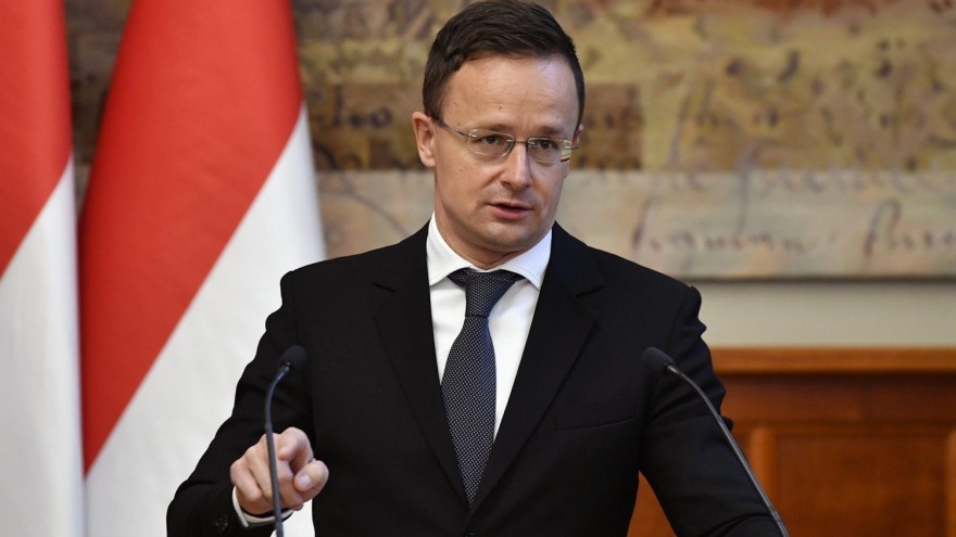 Hungary bác bỏ lệnh cấm vận đối với dầu khí Nga do quan ngại về an ninh năng lượng
