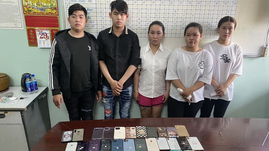 Bắt nhóm người móc trộm điện thoại ở sự kiện thể thao tại Đà Nẵng