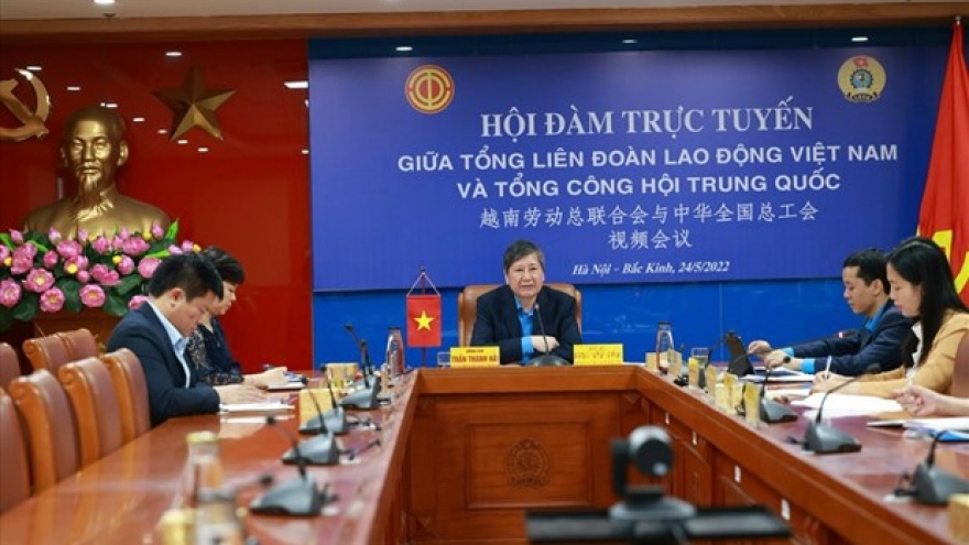 Vietnam, China exchange experience in trade union activities