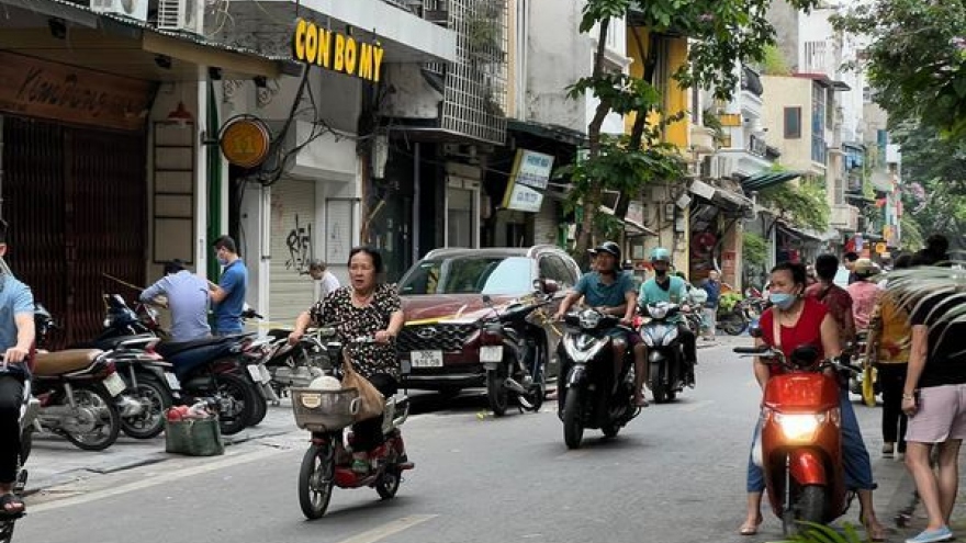 Điều tra vụ ẩu đả, dùng vật nghi là súng dọa bắn người ở phố cổ Hà Nội