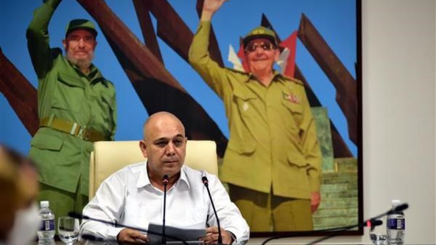 Vietnamese, Cuban Party officials hold talks